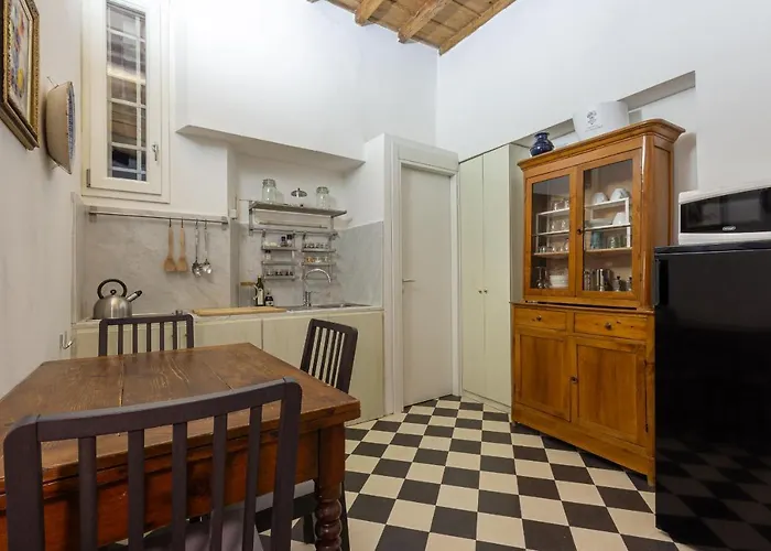 Modern Magnoli View In Ponte Vecchio Firenze